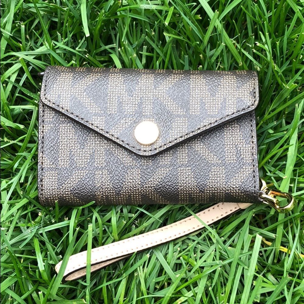 Vintage Michael Kors iPhone 5 wristlet